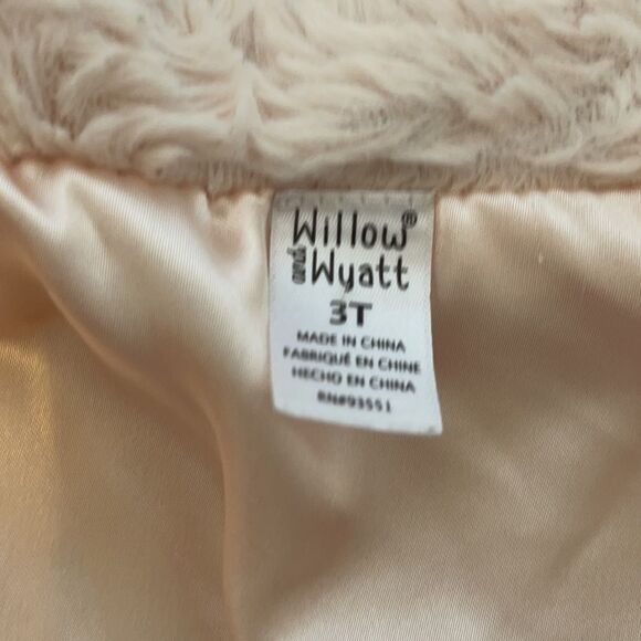 Willow and Wyatt Coat  - Picture 4 of 6